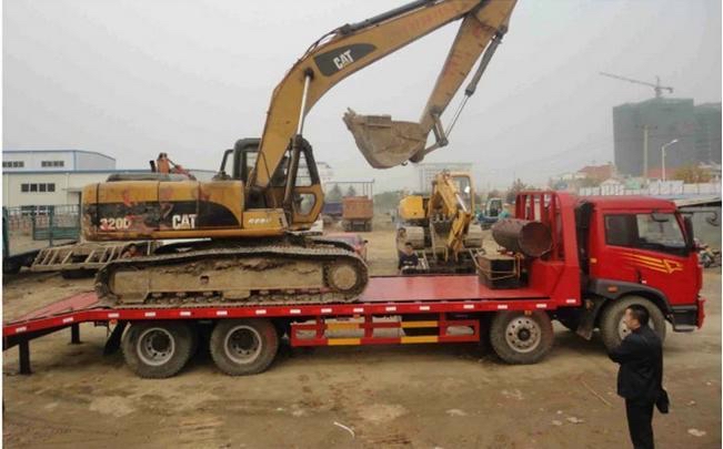 新邵县履带吊运输_托运汽车吊—自带爬梯方便装卸-第1张图片-大件物流高手